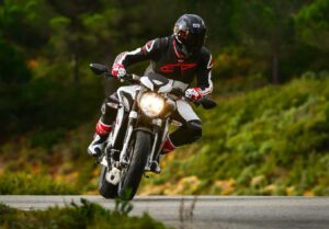 2014 MV Agusta Brutale 800 Dragster Action Front