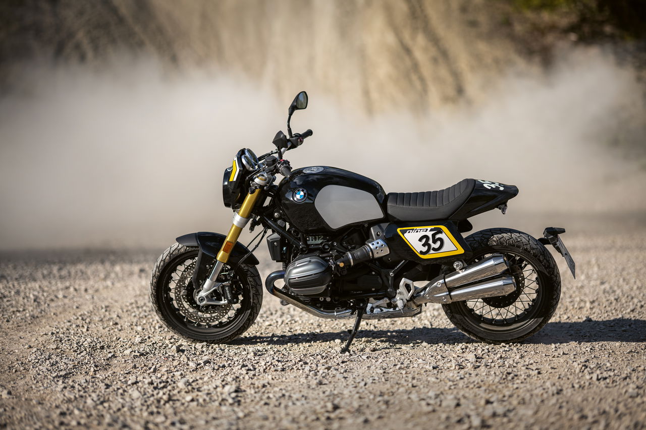 BMW bemutatta az R 12 nineT új Flat Track kiegészítő csomagját - Legyen Ön is a pálya királya! 1 BMW bemutatta az R 12 nineT új Flat Track kiegészítő csomagját - Legyen Ön is a pálya királya!