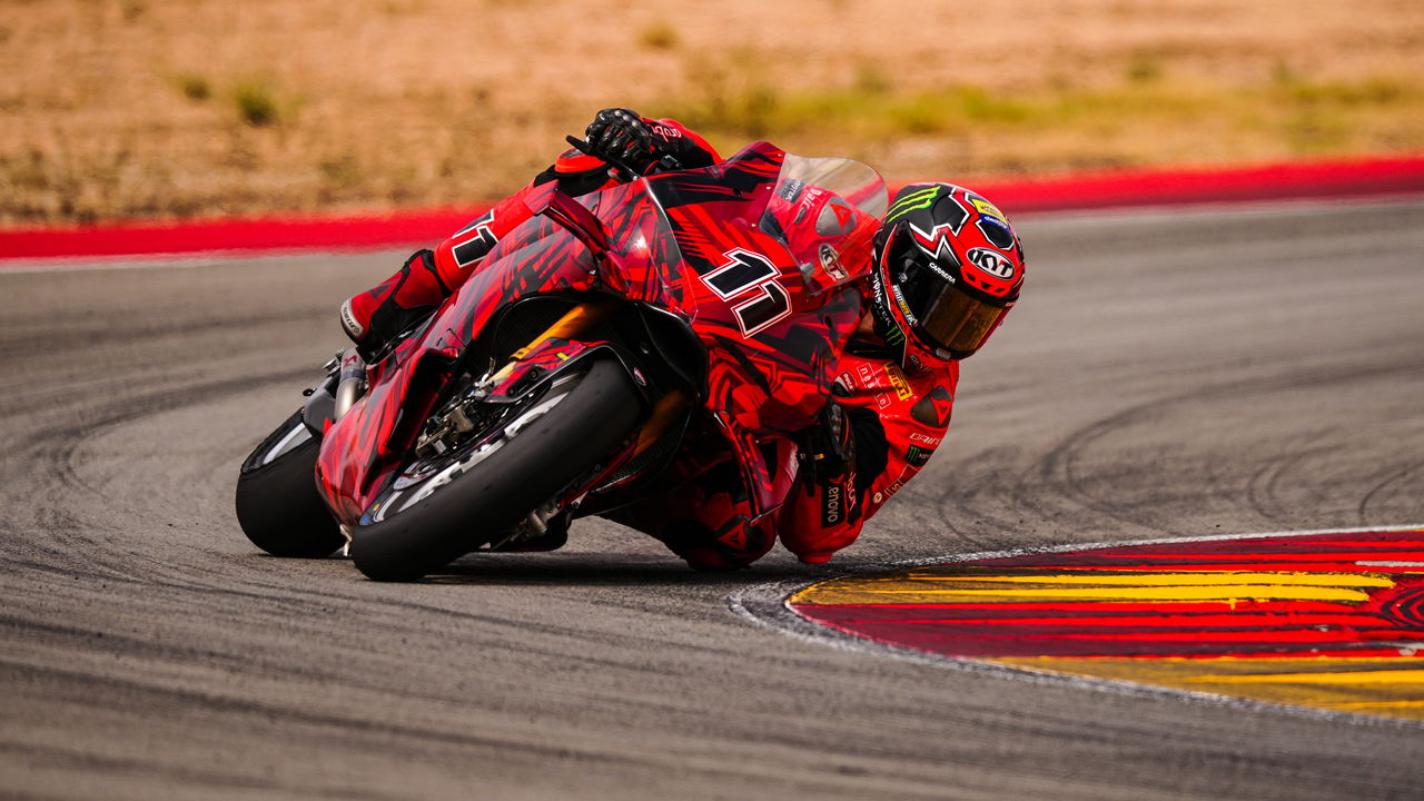 Nicolo Bulega kipróbálta az új Ducati Panigale V4 R-t a WorldSBK tesztjén! 1 Nicolo Bulega kipróbálta az új Ducati Panigale V4 R-t a WorldSBK tesztjén!