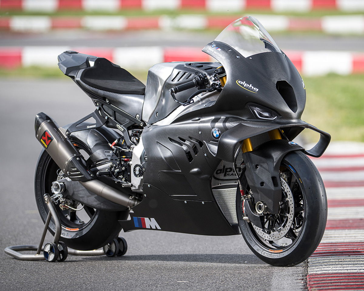 Az Alpha Racing bemutatja a WorldSBK-specifikációjú BMW M1000 RR replikát! 1 Az Alpha Racing bemutatja a WorldSBK-specifikációjú BMW M1000 RR replikát!