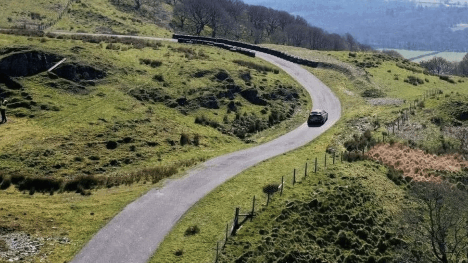 Futófarm eladó Walesben – 3,2 km-es versenypályával! 1 Futófarm eladó Walesben – 3,2 km-es versenypályával!