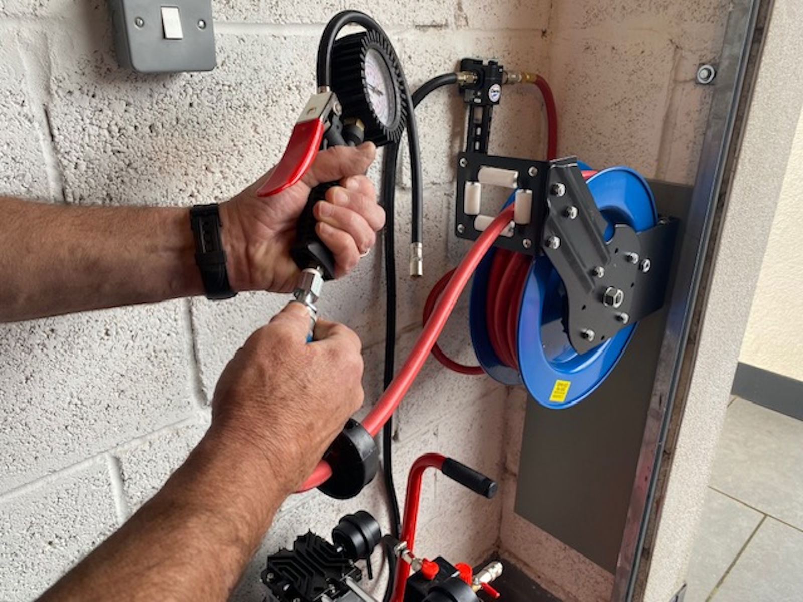 CAR8MC: Fedezd fel a 8m-es lég tömlődoboz titkait! 2 CAR8MC: Fedezd fel a 8m-es lég tömlődoboz titkait!