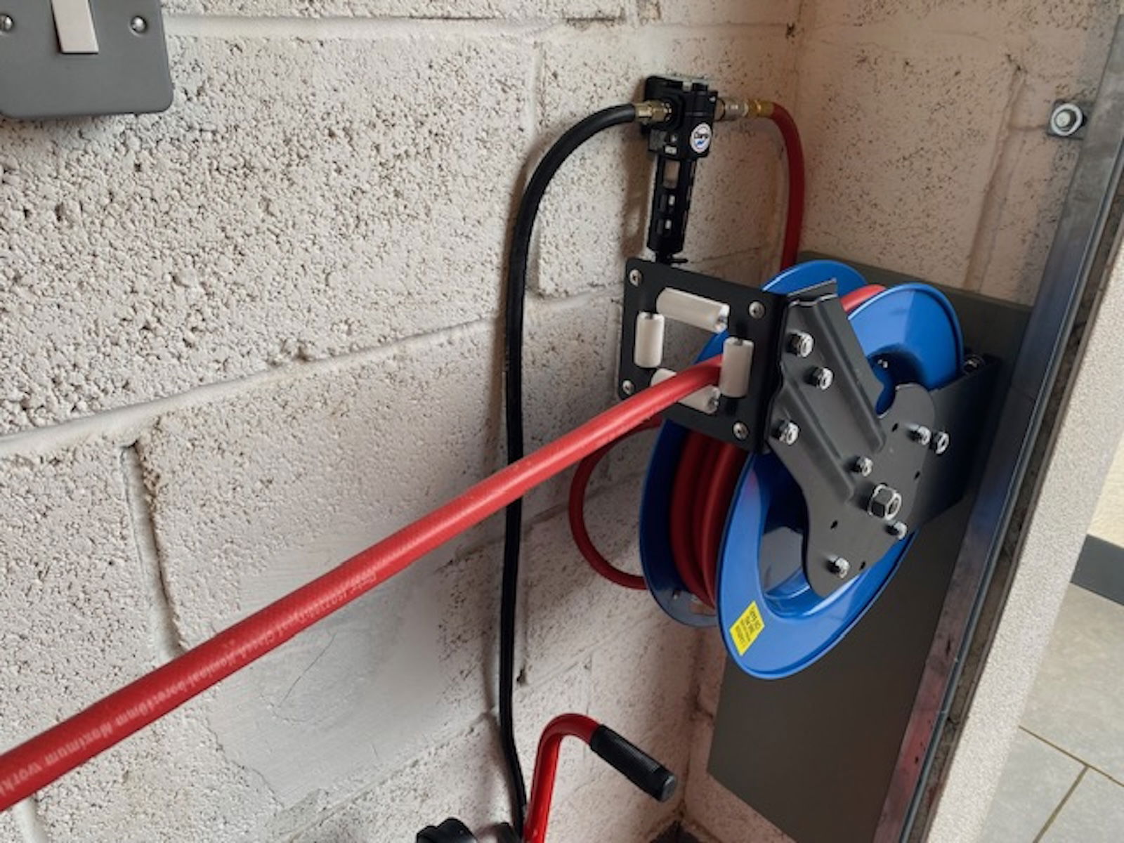 CAR8MC: Fedezd fel a 8m-es lég tömlődoboz titkait! 3 CAR8MC: Fedezd fel a 8m-es lég tömlődoboz titkait!