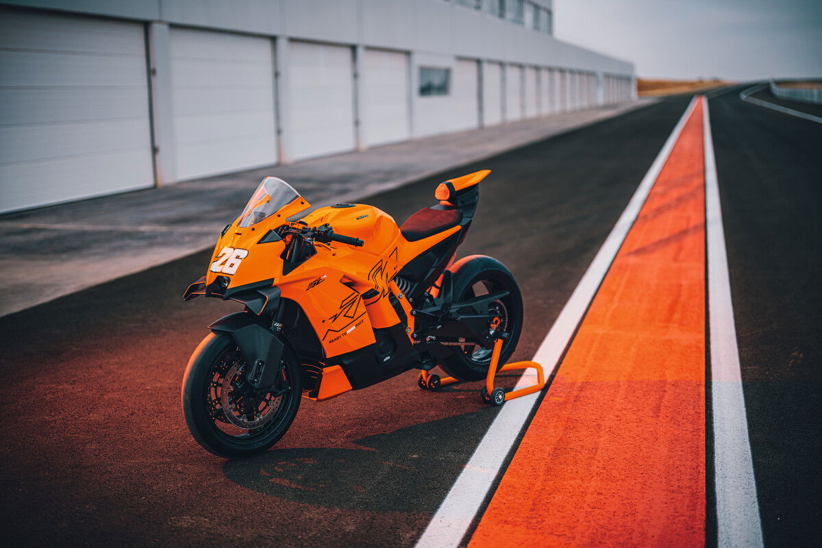 KTM bemutatja új 990 RC R szupersport modellt! 2 KTM bemutatja új 990 RC R szupersport modellt!