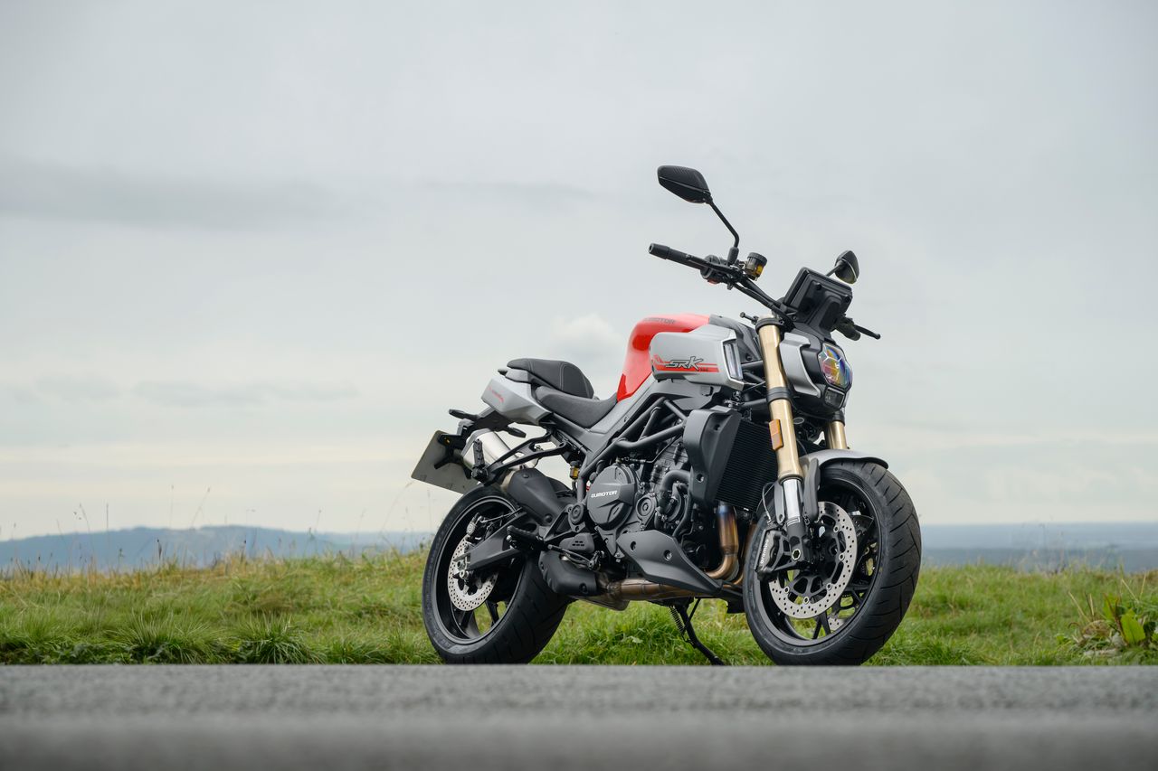 QJ Motor SRK 900: Új csoda a motorok világában! 2 QJ Motor SRK 900: Új csoda a motorok világában!