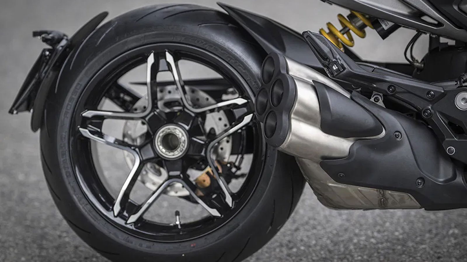 Zajkorlátozást sürgetnek a britek az autók miatt!