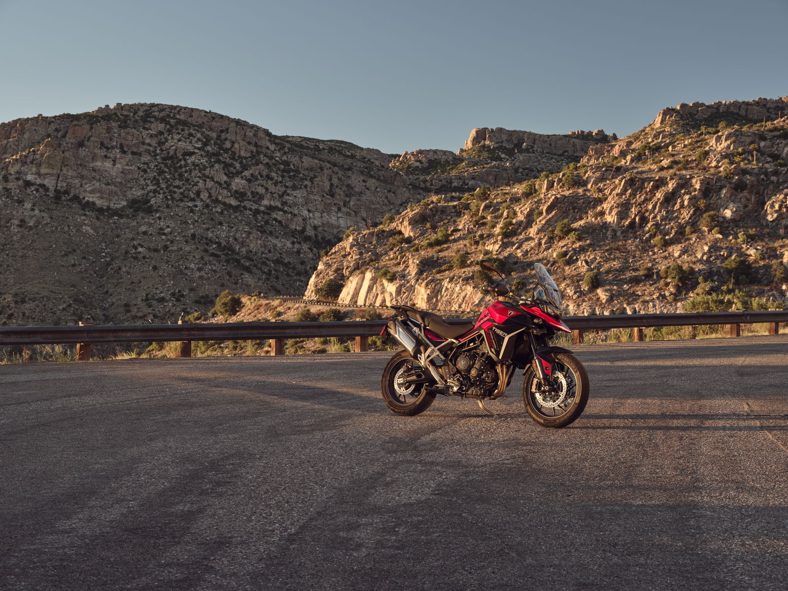 Tiger 900 GT Pro és Rally Pro: Ingyenes Akrapovic kipufogó! 2 Tiger 900 GT Pro és Rally Pro: Ingyenes Akrapovic kipufogó!