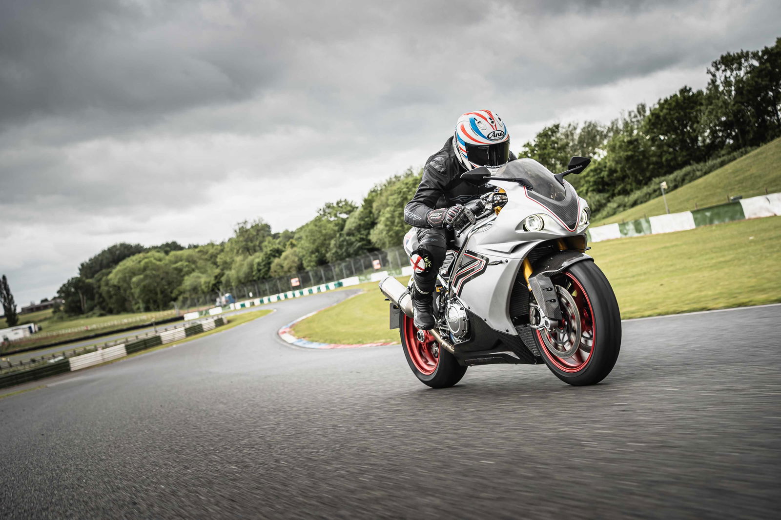 Norton és TVS: 300 új munkahely Solihullban!