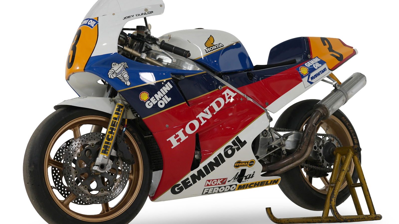 Joey Dunlop versenymotorjai lenyűgöző áron keltek el! 1 Joey Dunlop versenymotorjai lenyűgöző áron keltek el!