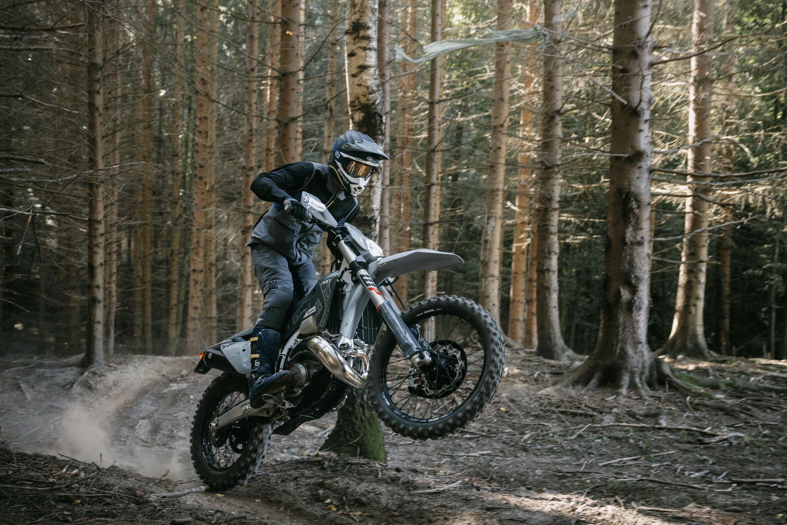 Husqvarna: Új TE 300 és FE 350 Pro modellek részletei! 3 Husqvarna: Új TE 300 és FE 350 Pro modellek részletei!