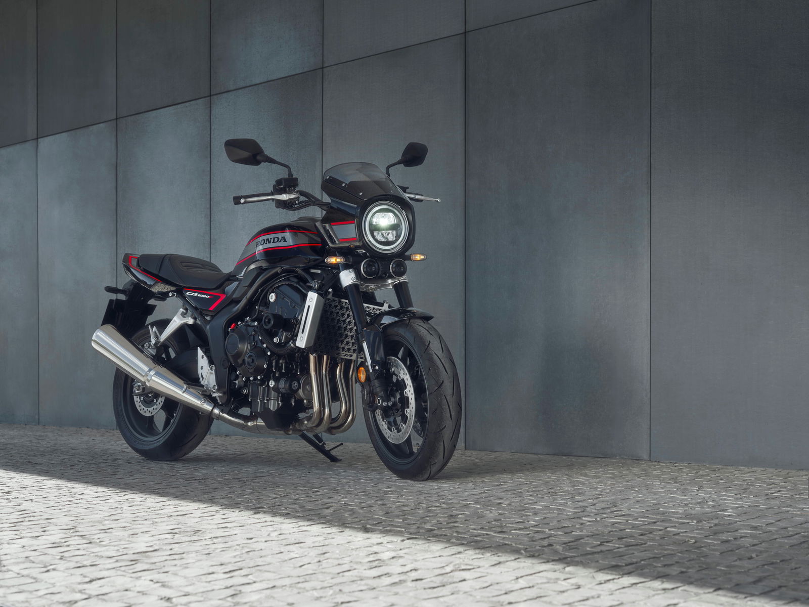 Honda bemutatja az új CB1000F-t három színben! 3 Honda bemutatja az új CB1000F-t három színben!