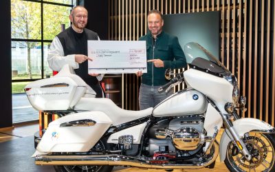 Főoldal 6 Pápa Leo aláírásával ellátott BMW R18 Transcontinental új otthonra lelt!