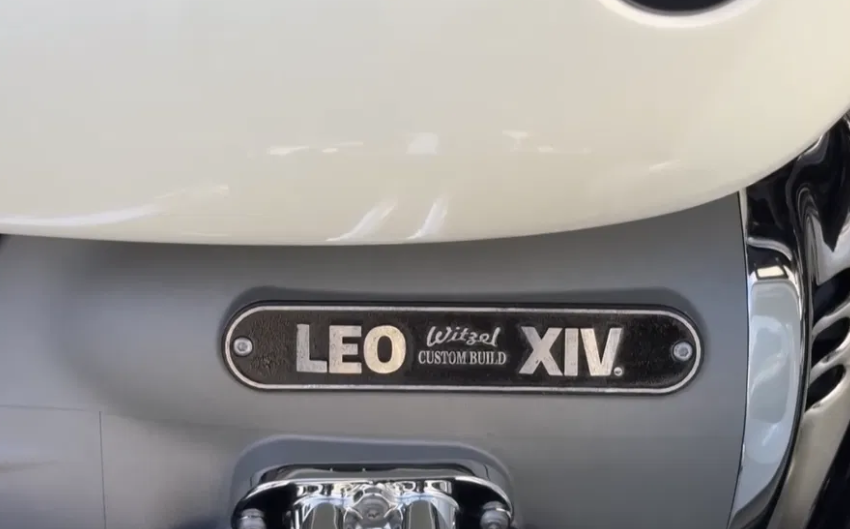 Pápa Leo aláírásával ellátott BMW R18 Transcontinental új otthonra lelt! 2 Pápa Leo aláírásával ellátott BMW R18 Transcontinental új otthonra lelt!