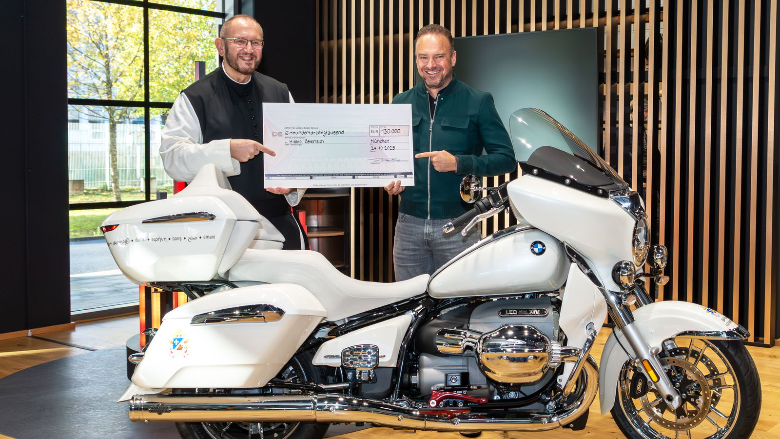 Ferenc pápa által aláírt BMW R18 Transcontinental új gazdára talált 1 Ferenc pápa által aláírt BMW R18 Transcontinental új gazdára talált