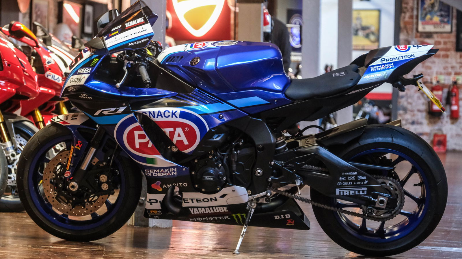 Jonathan Rea Yamaha R1 replikája: Csak £20,999-ért a tiéd lehet! 1 Jonathan Rea Yamaha R1 replikája: Csak £20,999-ért a tiéd lehet!