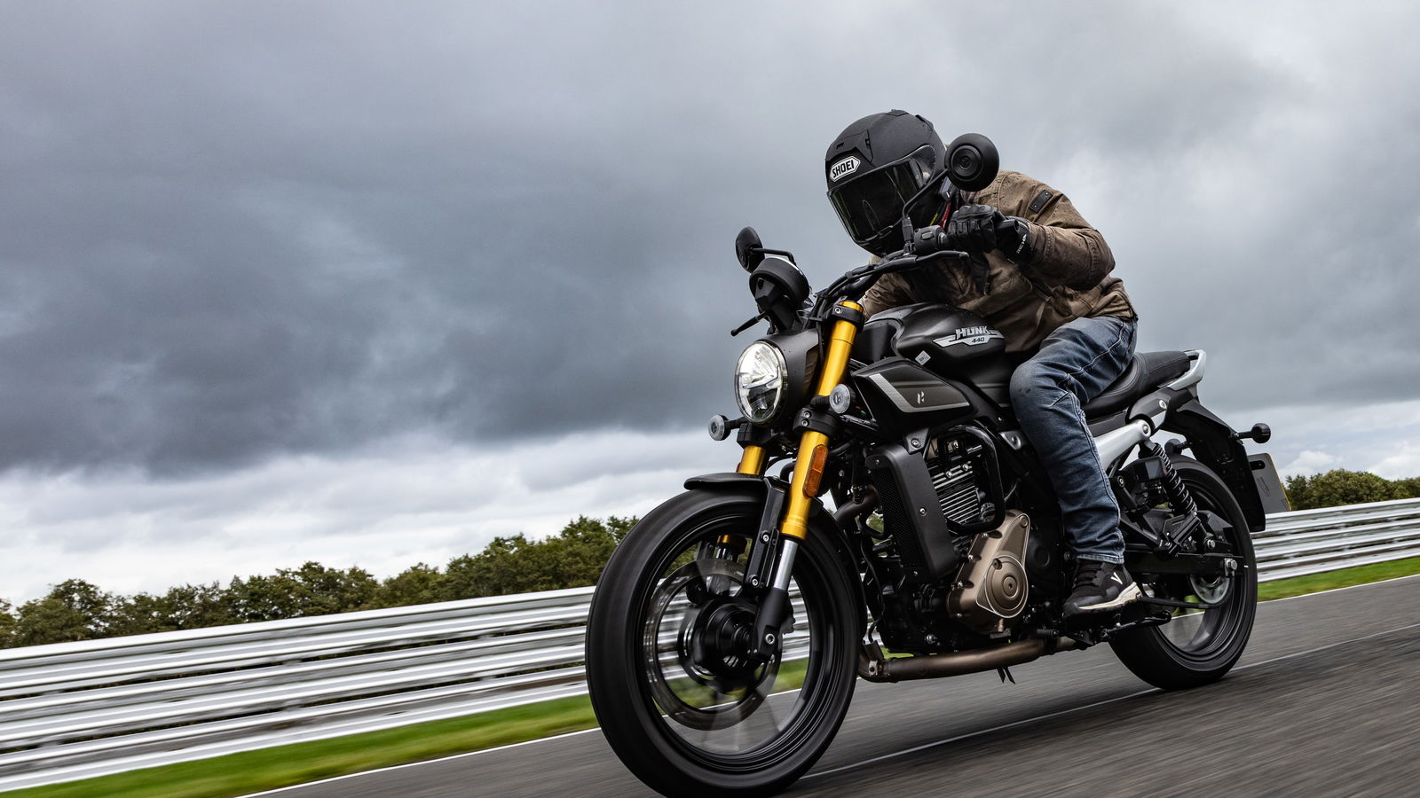 Hero Hunk 440 (2025) teszt: Műszaki adatok, részletek és funkciók áttekintése 1 Hero Hunk 440 (2025) teszt: Műszaki adatok, részletek és funkciók áttekintése