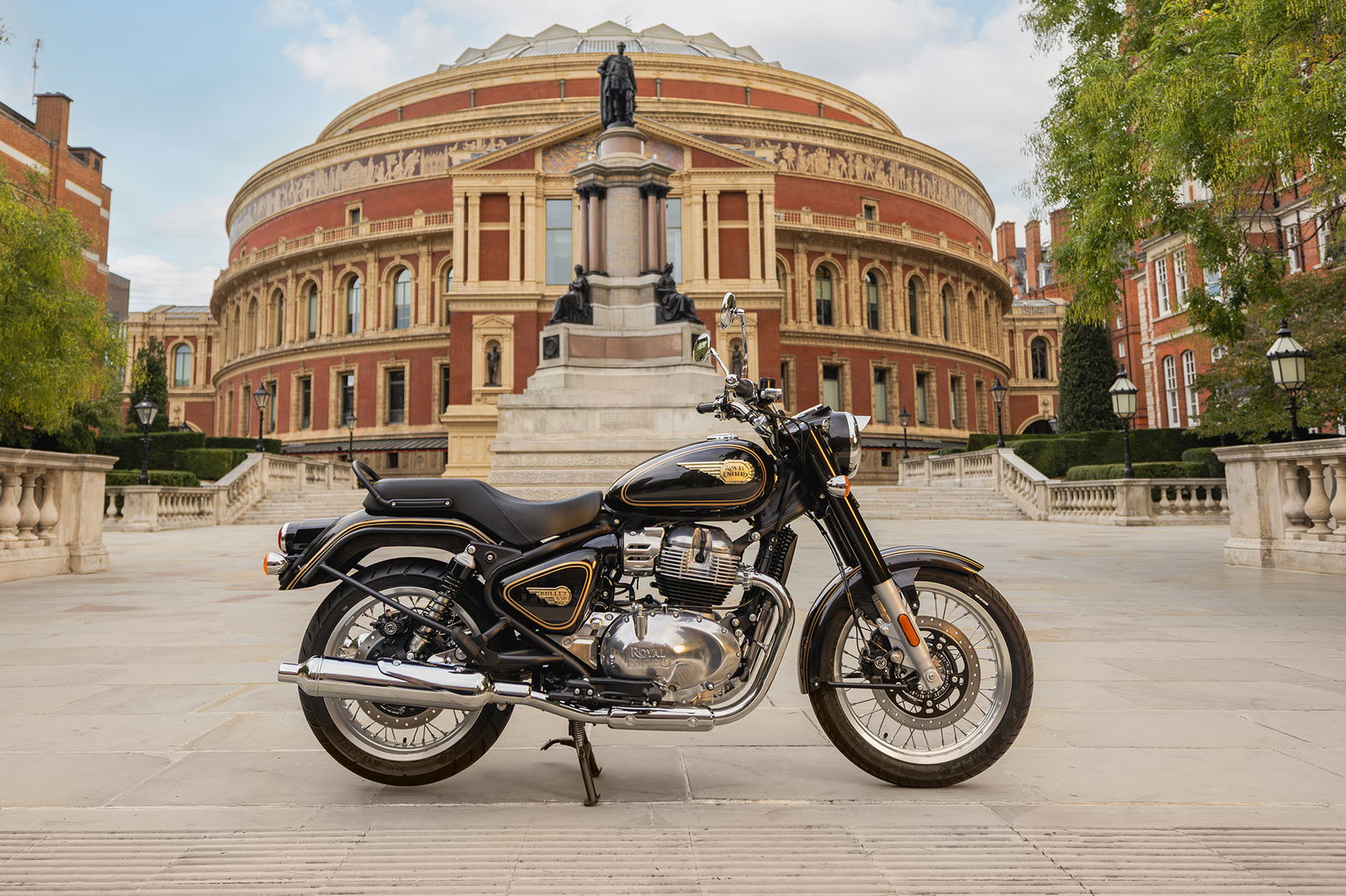 Royal Albert Hall és Royal Enfield: “Golyként a színpadon”! 2 Royal Albert Hall és Royal Enfield: “Golyként a színpadon”!