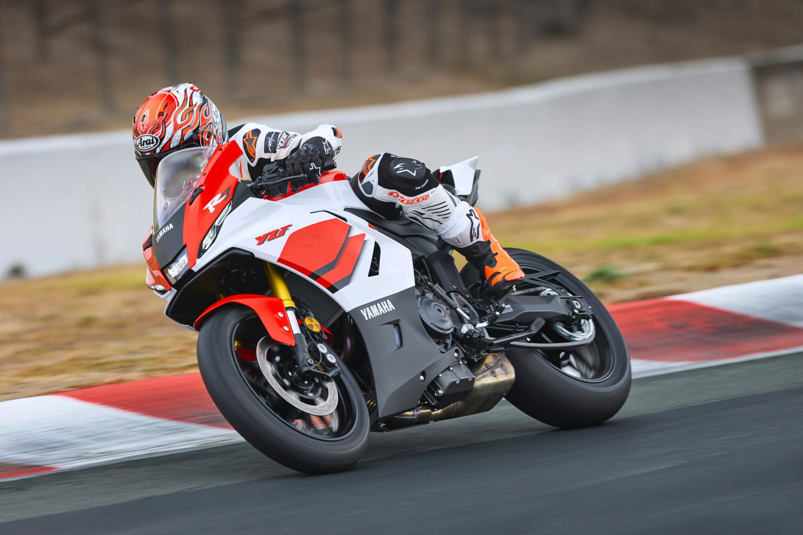 Yamaha új R7 versenyez az első Sportbike Világbajnokságon! 1 Yamaha új R7 versenyez az első Sportbike Világbajnokságon!