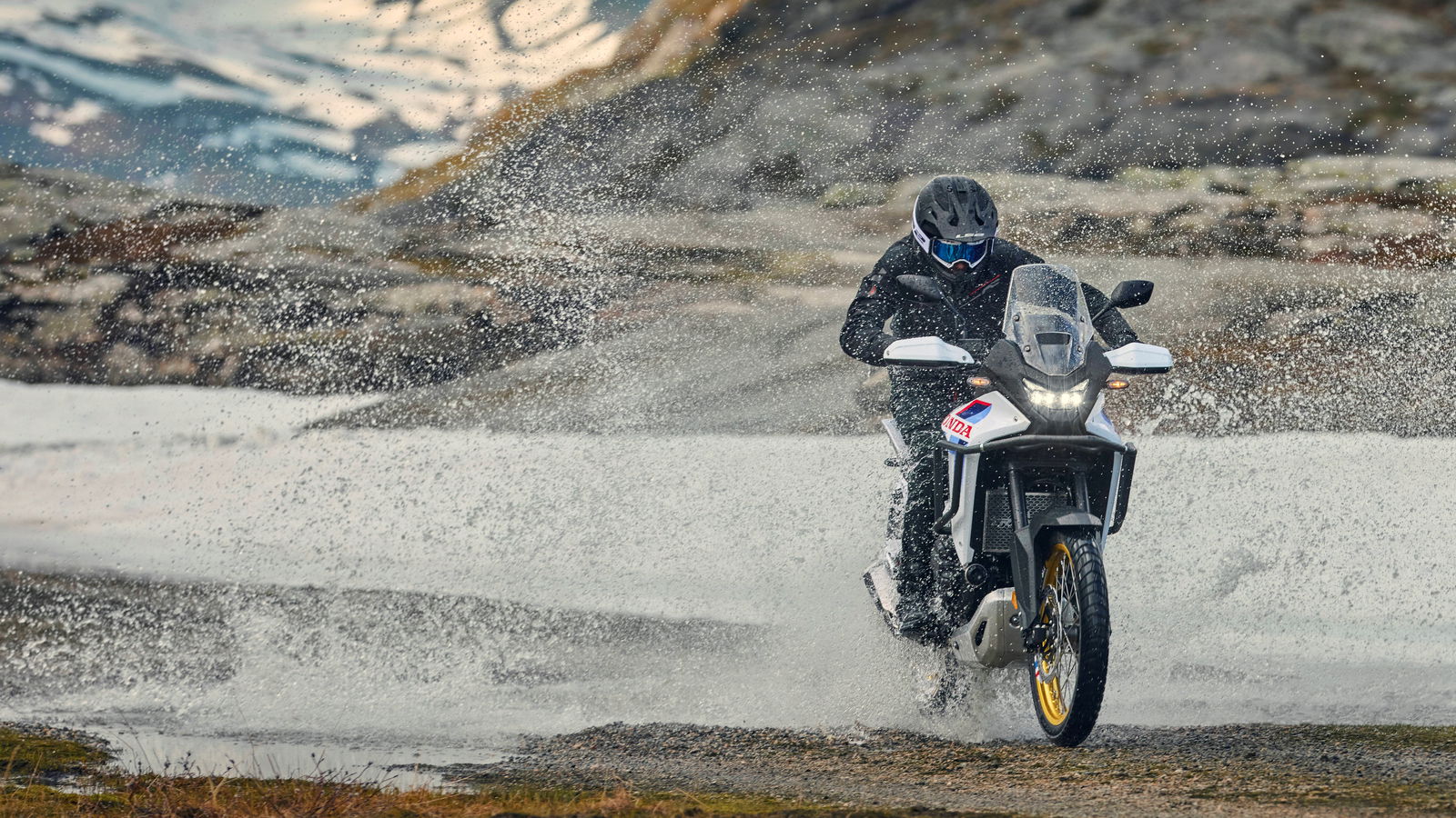 2026-os Honda XL750 Transalp: Új E-Clutch technológiával!