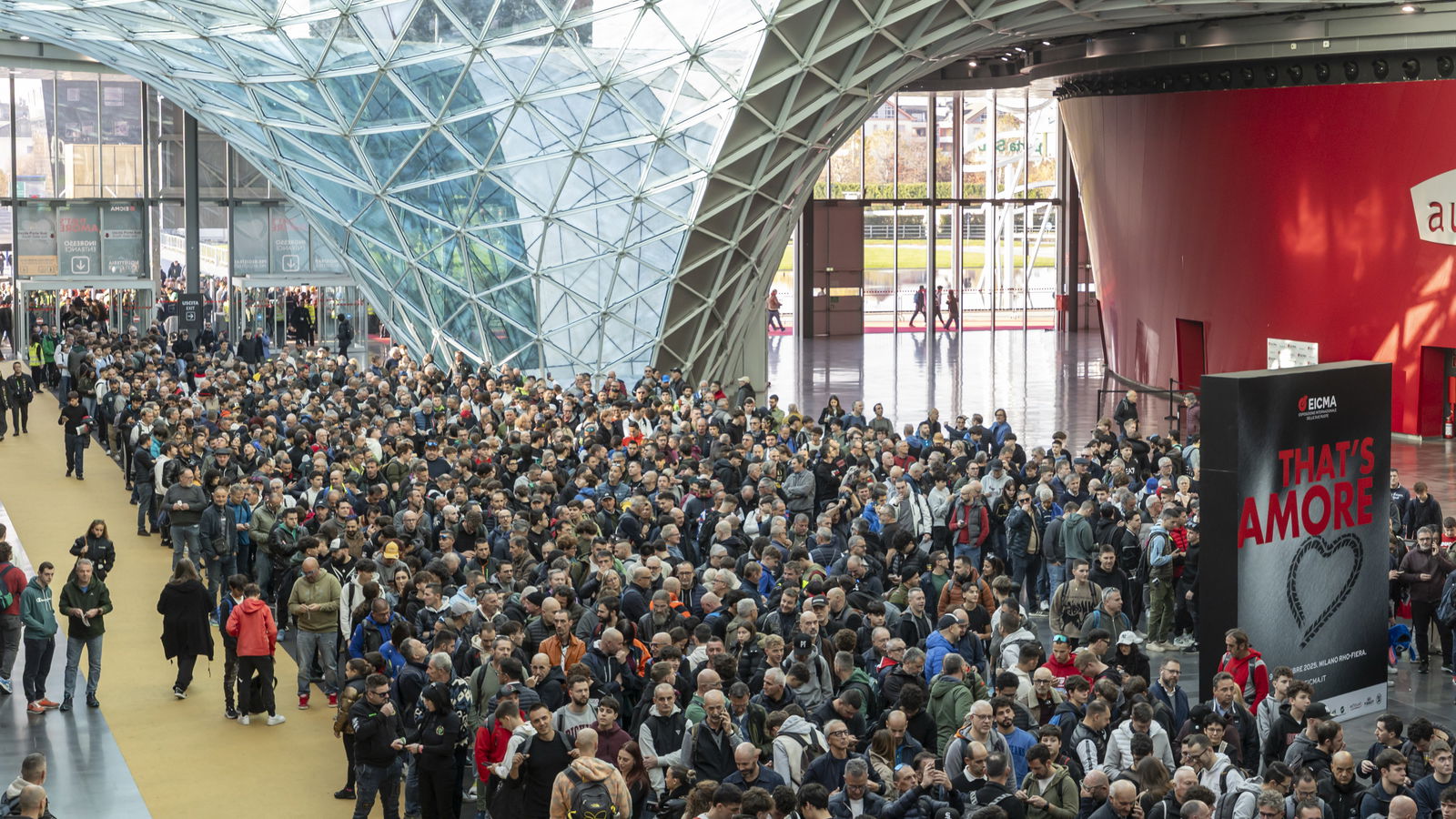 Rekordszámú látogatót vonzott az EICMA 2025: 600 ezren vettek részt az eseményen! 1 Rekordszámú látogatót vonzott az EICMA 2025: 600 ezren vettek részt az eseményen!